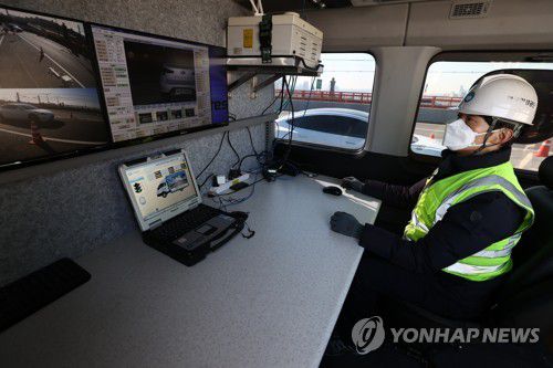 '원격으로 배출가스 확인 중'[연합뉴스 자료사진]