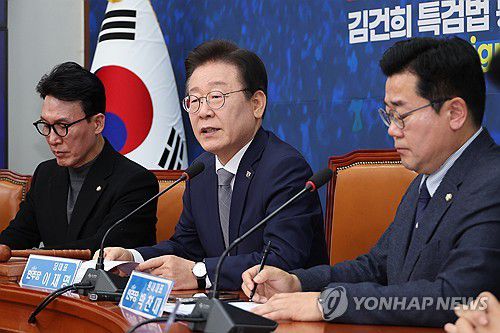 발언하는 이재명 대표(서울=연합뉴스) 김주성 기자 = 더불어민주당 이재명 대표가 6일 오전 서울 여의도 국회에서 열린 최고위원회의에서 발언하고 있다. 2024.11.6 utzza@yna.co.kr