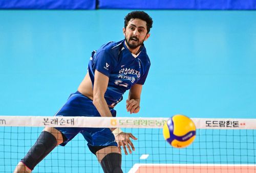 삼성화재 날개 공격수 파즐리(서울=연합뉴스) 삼성화재 파즐리가 7일 대전 충무체육관에서 열린 프로배구 남자부 OK저축은행과의 홈 경기에서 공격하고 있다. [한국배구연맹 제공. 재판매 및 DB금지]