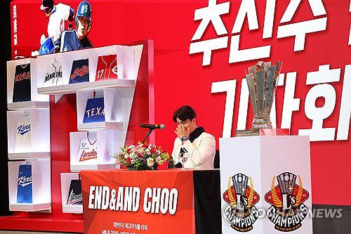 추신수 은퇴 기자회견(인천=연합뉴스) 임순석 기자 = 프로야구 SSG 랜더스 추신수가 7일 오후 인천 연수구 경원재 앰버서더 인천에서 열린 은퇴 기자회견에서 취재진 질문에 답하고 있다. 2024.11.7 soonseok02@yna.co.kr