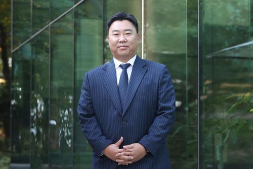 포즈 취하는 이범호 감독(서울=연합뉴스) 강민지 기자 = 이범호 KIA 타이거즈 감독이 지난 7일 서울 종로구 수송동 연합뉴스 사옥에서 인터뷰에 앞서 포즈를 취하고 있다. 2024.11.7     mjkang@yna.co.kr