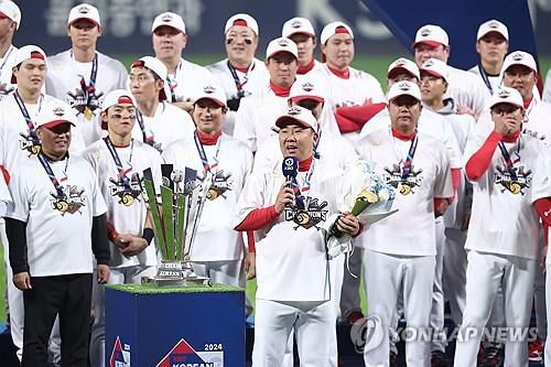 이범호 감독과 KIA 타이거즈 선수단[연합뉴스 자료사진]