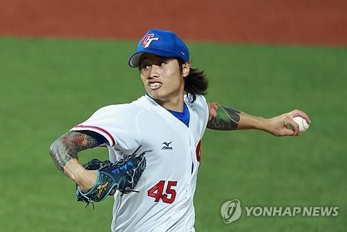 무실점 호투 펼치는 대만 린여우민(사오싱[중국]=연합뉴스) 홍해인 기자 = 2일 중국 저장성 항저우 인근 사오싱 야구·소프트볼 스포츠센터 제1구장에서 열린 2022 항저우 아시안게임 조별리그 B조 대만과 대한민국의 경기.      대만 선발 투수 린여우민이 6회초에 등판해 역투하고 있다. 2023.10.2     hihong@yna.co.kr