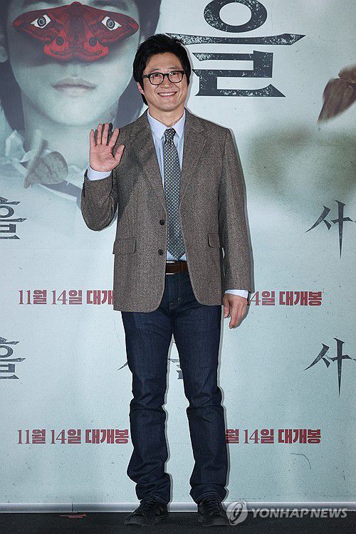 오컬트 '사흘'로 돌아온 박신양(서울=연합뉴스) 진연수 기자 = 배우 박신양이 12일 오후 서울 용산구 CGV용산아이파크몰에서 열린 영화 '사흘' 언론시사회 및 기자간담회에서 포즈를 취하고 있다. 2024.11.12 jin90@yna.co.kr