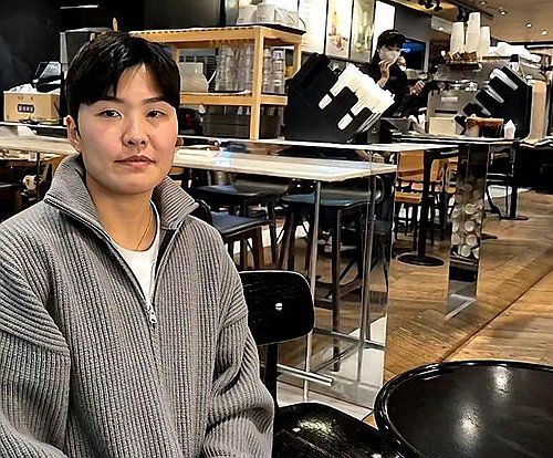 인터뷰하는 지소연(서울=연합뉴스) 이의진 기자 = 지난 11일 서울 서초구의 한 카페에서 우리나라 여자축구 간판 지소연(시애틀 레인)이 연합뉴스와 인터뷰하고 있다. 2024.11.13 pual07@yna.co.kr