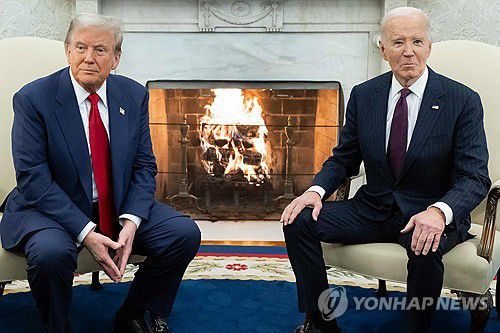 13일 백악관에서 만난 바이든 대통령과 트럼프 당선인(왼쪽)[AFP=연합뉴스 자료사진. 재판매 및 DB 금지]