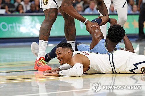 기뻐하는 러셀 웨스트브룩[Getty Images via AFP=연합뉴스]