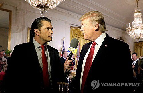 USA-TRUMP/CABINET도널드 트럼프 미국 대통령 당선인과 피트 헤그세스 국방부 장관 지명자. [로이터=연합뉴스 자료사진]