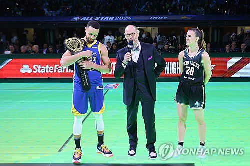 2023-2024 NBA 올스타전에서 펼쳐진 커리와 이오네스쿠의 3점슛 대결[AFP=연합뉴스]