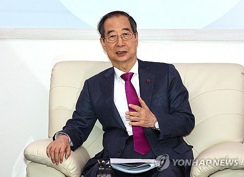 한덕수 총리, 기자 간담회(세종=연합뉴스) 배재만 기자 = 한덕수 국무총리가 3일 오후 정부세종청사 총리실 기자실에서 기자간담회를 열고 있다. 2024.12.3 scoop@yna.co.kr