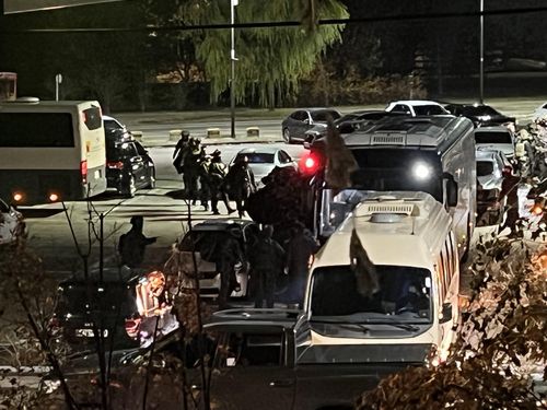 국회둔치주차장서 대기 중인 계엄군[촬영 최윤선]