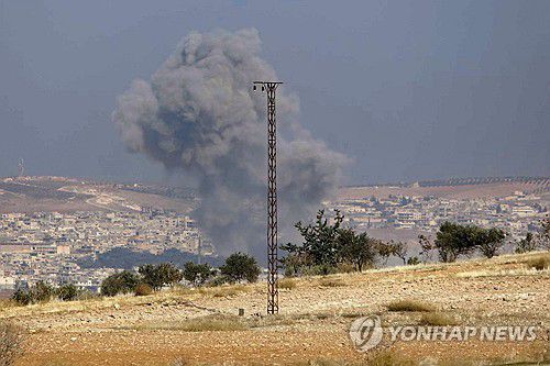 포격으로 연기 치솟은 시리아 수란[AFP=연합뉴스]