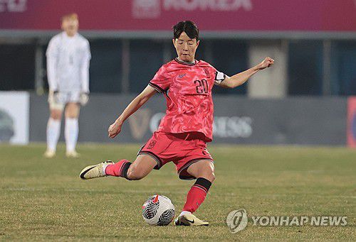 프리킥 차는 김혜리[연합뉴스 자료사진]