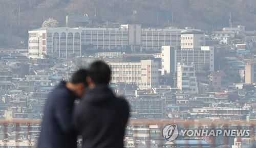 미세먼지로 뿌연 창원시 마산 시가지[연합뉴스 자료사진]