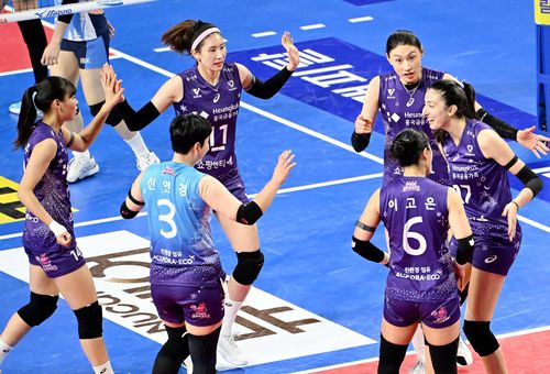 기뻐하는 흥국생명 선수들[한국배구연맹 제공. 재판매 및 DB 금지]