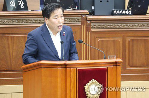 발언하는 남재욱 창원시의원[연합뉴스 자료사진]