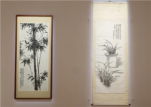 나란히 걸린 이응노의 '대죽'(왼쪽)과 '분난'[촬영 나보배]