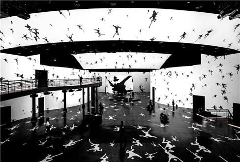 인공지능 기술로 빛의 시어터 전시에서 재탄생한 이응노 작품[이응노미술관 제공. 재판매 및 DB 금지]