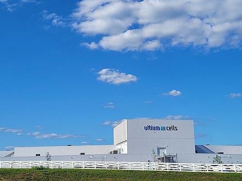 얼티엄셀즈의 미국 테네시주 배터리 공장    (스프링힐[미 테네시주]=연합뉴스) 지난달 30일(현지시간) 미국 테네시주 스프링힐에서 가동중인 LG에너지솔루션과 미국 제너럴모터스(GM)의 배터리 합작법인인 얼티엄셀즈의 제2공장. 2024.6.4     bluekey@yna.co.kr (끝)