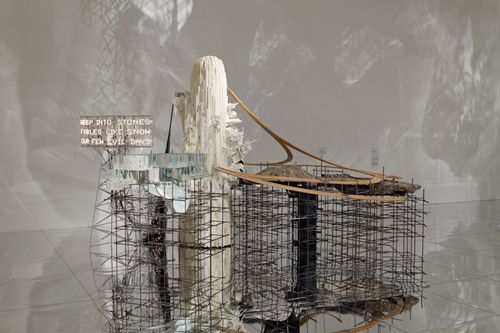 이불, 나의 거대 서사_바위에 흐느끼다…, 2005[삼성문화재단 제공. 재판매 및 DB 금지]