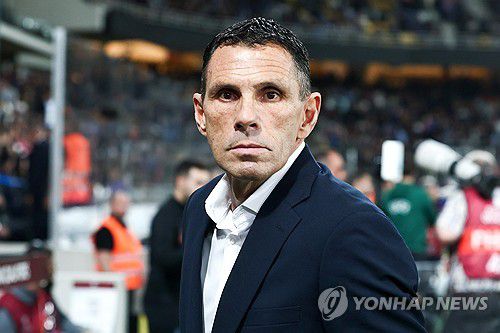 그리스 대표팀 시절 포옛 감독[EPA=연합뉴스]