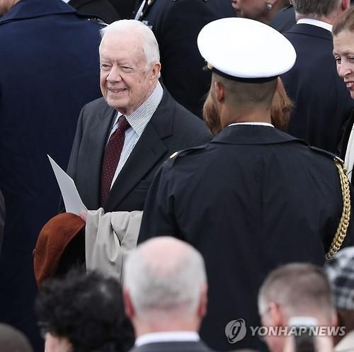 트럼프 미국 전 대통령 취임식에 참석한 카터 전 대통령[EPA 연합뉴스 자료사진. 재판매 및 DB 금지]