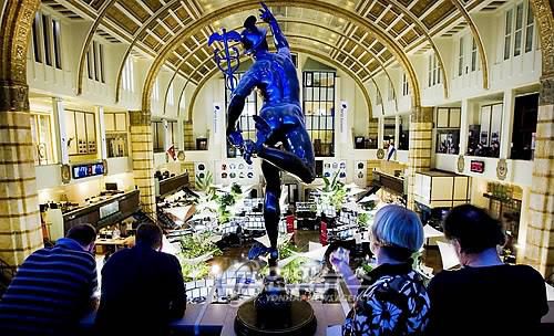 1602년에 설립된 암스테르담 증권거래소의 현재 모습사진 출처 : EPA