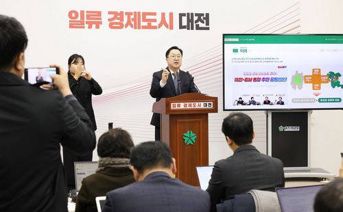 브리핑하는 이장우 대전시장[대전시 제공. 재판매 및 DB 금지]