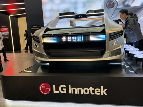 LG이노텍 전시부스 목업에 설치된 조명 모듈 '넥슬라이드'[촬영 강태우]