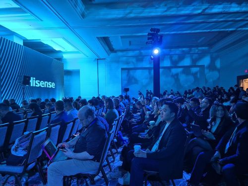 하이센스 CES 2025 프레스 콘퍼런스에 모인 취재진[촬영 장하나]