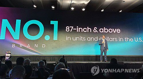 하이센스 프레스 콘퍼런스(라스베이거스=연합뉴스) 장하나 기자 = CES 2025 개막을 하루 앞둔 6일(현지시간) 미국 라스베이거스 만달레이베이 호텔에서 하이센스 프레스 콘퍼런스가 열리고 있다. 2025.1.7 hanajjang@yna.co.kr