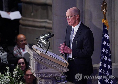 제럴드 포드 전 대통령의 추모사를 대독하는 아들 스티븐 포드 (워싱턴 UPI=연합뉴스) 9일(현지시간) 워싱턴D.C에서 열린 지미 카터 전 대통령의 장례식에서 제럴드 포드 전 대통령의 아들 스티븐이 추모사를 대독하고 있다. 2024.1.9 photo@yna.co.kr