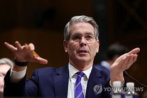 베센트 미국 재무부 장관 지명자(워싱턴 로이터=연합뉴스) 스콧 베센트 미국 재무부 장관 지명자가 16일(현지시간) 상원 재무위원회 인사청문회에서 발언하고 있다. 2025.1.16