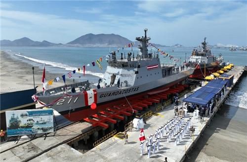 페루 침보테 소재 조선소에서 STX와 함께 건조 중인 해상 경비함 2척 진수식 (서울=연합뉴스) 지난 10일(현지시간) 페루 침보테 소재 조선소에서 STX와 함께 건조 중인 해상 경비함 2척의 진수식이 진행됐다. 2025.1.20. [페루 시마조선소 제공. 재판매 및 DB 금지]