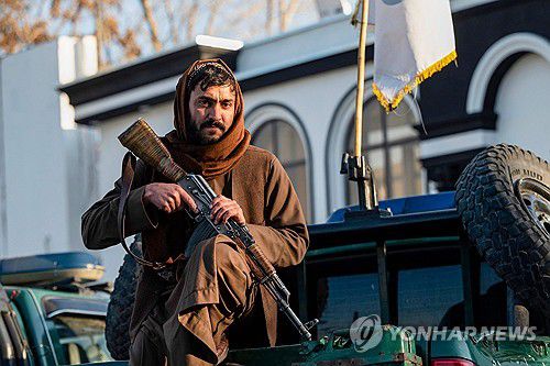 아프간 수도 카불의 한 탈레반 병사(기사와 직접적 관련 없음)[AFP통신 연합뉴스 자료사진. 재판매 및 DB 금지]