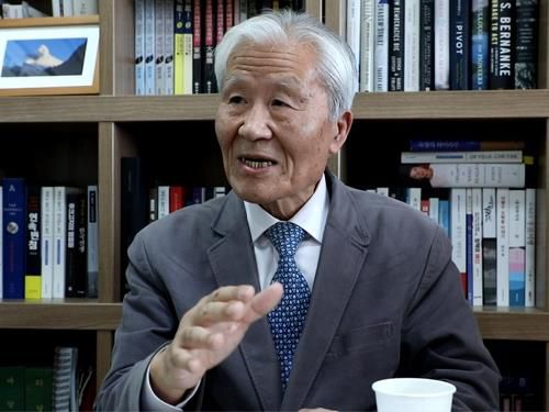 연합뉴스와 인터뷰 중인 조갑제TV의 조갑제 대표[연합뉴스 사진]