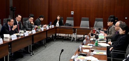 미국 전략국제문제연구소에서 전문가들과 의견 교환하는 유정복 시장[인천시 제공. 재판매 및 DB 금지]