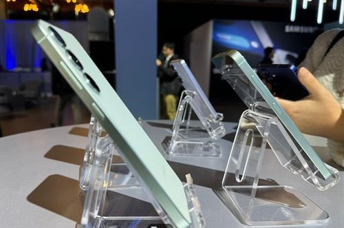 더 얇고 가벼워진 갤럭시 S25 시리즈[새너제이=연합뉴스]