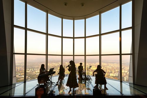 설 연휴 버스킹 참여 그룹 '라라 앙상블'.[롯데 제공. 재판매 및 DB금지]