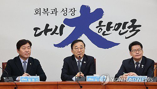 김윤덕 사무총장 기자간담회(서울=연합뉴스) 박동주 기자 = 더불어민주당 김윤덕 사무총장이 2일 오전 서울 여의도 국회에서 열린 기자간담회에서 발언하고 있다. 2025.2.2 pdj6635@yna.co.kr