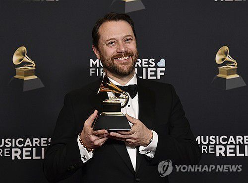 지미 카터 전 대통령의 그래미상 대신 수상한 손자 제이슨 카터[AP=연합뉴스. 재판매 및 DB 금지]