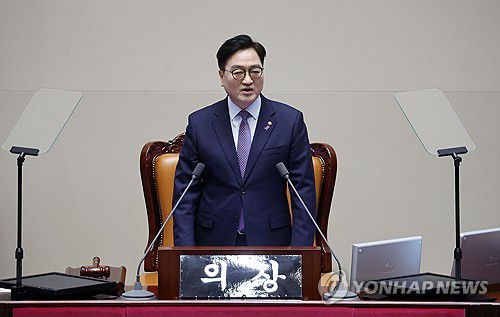 우원식 국회의장(서울=연합뉴스) 박동주 기자 = 우원식 국회의장이 3일 오후 국회 본회의장에서 열린 제422회 국회(임시회) 개회식 및 본회의에서 개회사를 하고 있다. 2025.2.3 pdj6635@yna.co.kr