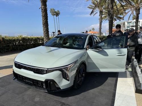 미국 시장 공략하는 기아 '올-뉴 K4'(샌타모니카[미 캘리포니아주]=연합뉴스) 임미나 특파원 = 기아 미국법인이 4일(현지시간) 캘리포니아주 샌타모니카에서 아시아 미디어 대상 '올-뉴 K4' 시승 행사를 열고 올해 소형 세단 시장 마케팅 전략 등을 소개했다. 2025.2.5 mina@yna.co.kr