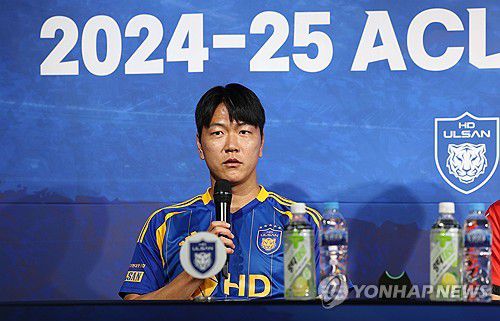 각오 밝히는 울산 김영권(서울=연합뉴스) 김인철 기자 = 울산 HD 김영권이 5일 서울 종로구 축구회관에서 열린 2024-25 아시아축구연맹 챔피언스리그(ACL) 참가 K리그 4개팀 미디어데이에서 각오를 밝히고 있다. 2025.2.5 yatoya@yna.co.kr