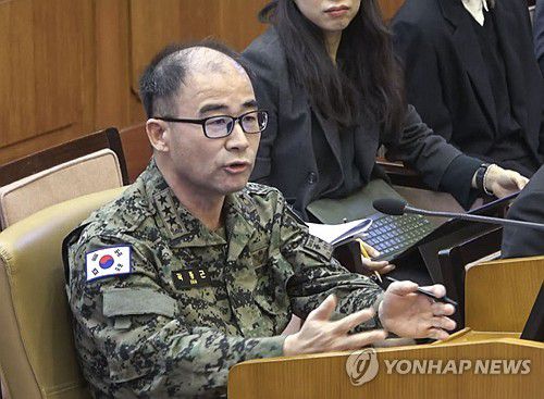 곽종근 전 특전사령관, 윤 대통령 탄핵 심판 피청구인 측 질문에 답변(서울=연합뉴스) 곽종근 전 육군 특수전사령관이 6일 서울 종로구 헌법재판소에서 열린 윤석열 대통령 탄핵 심판 6차 변론에 증인으로 출석해 피청구인인 윤 대통령 측 대리인들의 질문에 답하고 있다. 2025.2.6      [헌법재판소 제공. 재판매 및 DB 금지] photo@yna.co.kr