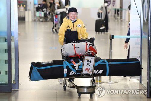 남극대륙 단독 횡단 성공한 김영미 대장 귀국(영종도=연합뉴스) 김성민 기자 = 지난달 17일 남극 대륙 단독 횡단에 성공한 김영미 대장이 6일 인천국제공항 제1여객터미널을 통해 귀국하고 있다. 2025.2.6 ksm7976@yna.co.kr