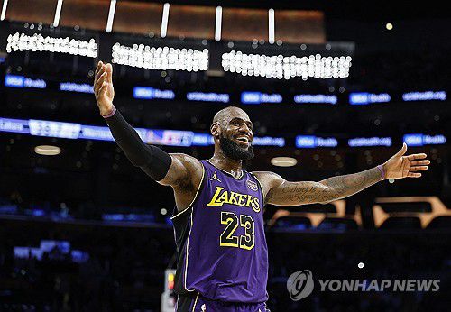 42점 올린 르브론 제임스[AFP=연합뉴스]