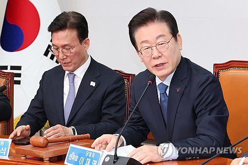 발언하는 민주당 이재명 대표(서울=연합뉴스) 김주성 기자 = 더불어민주당 이재명 대표가 7일 국회에서 열린 최고위원회의에서 발언하고 있다. 2025.2.7 utzza@yna.co.kr