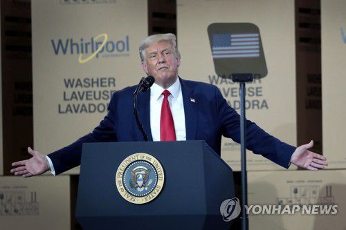 2020년 월풀 공장에서 연설하는 트럼프[AFP 연합뉴스 자료사진. 재판매 및 DB 금지]