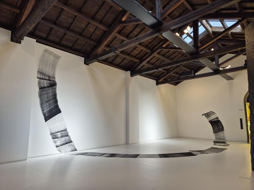 이배 작가 베네치아 비엔날레 공식 병행전시 '달집태우기' 전시 모습[연합뉴스 자료사진]